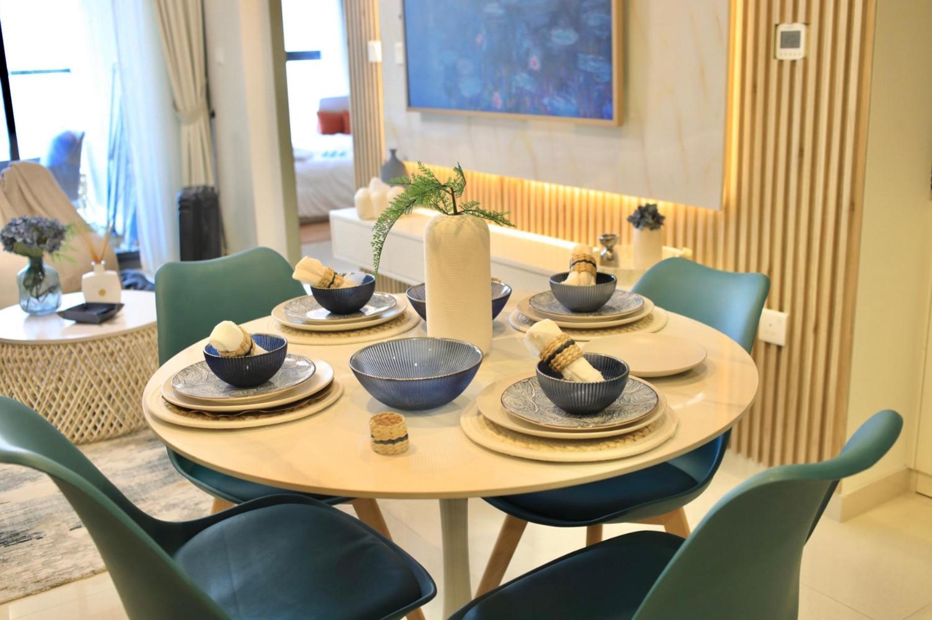 High-rise 2br 57th Floor Close To Downtown By Vibel